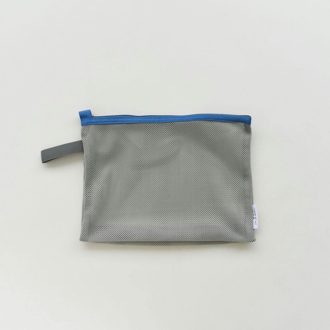 「持って帰ってまるごと洗濯」ランドリーネットにもなる衣類ケース / Sサイズ（ブルー）の商品写真