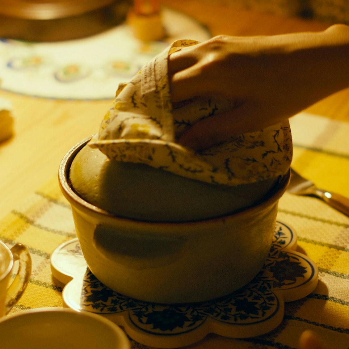 ひとりごとエプロン」鍋敷きにもなる鍋つかみ - 北欧、暮らしの道具店