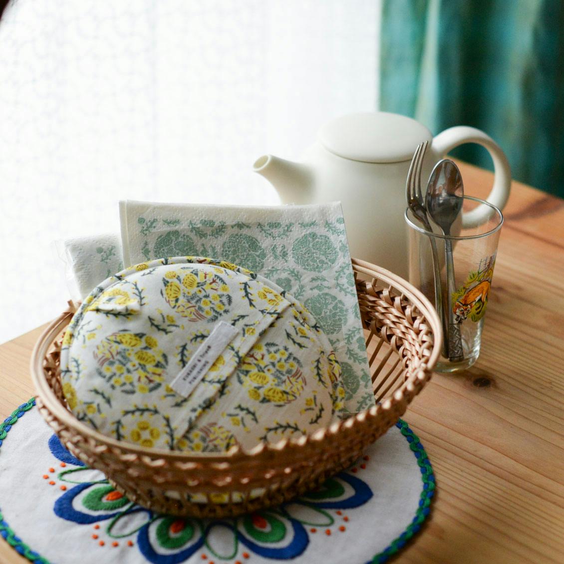 ひとりごとエプロン」鍋敷きにもなる鍋つかみ - 北欧、暮らしの道具店