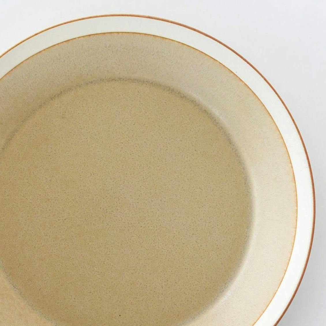 サンドベージュ