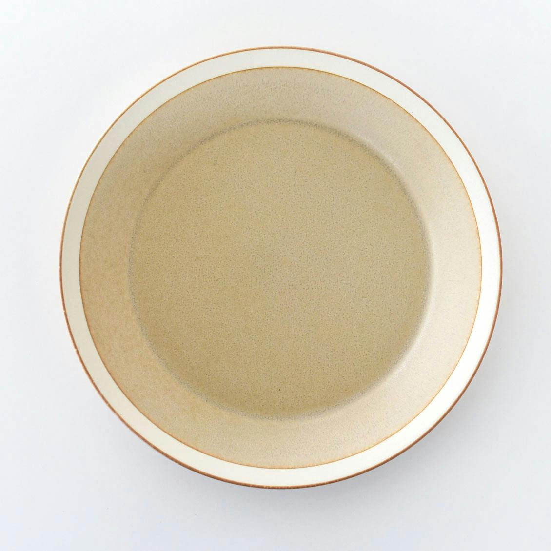 yumiko iihoshi porcelain × 木村硝子店 / dishes / プレート（径22cm）/ サンドベージュの商品写真