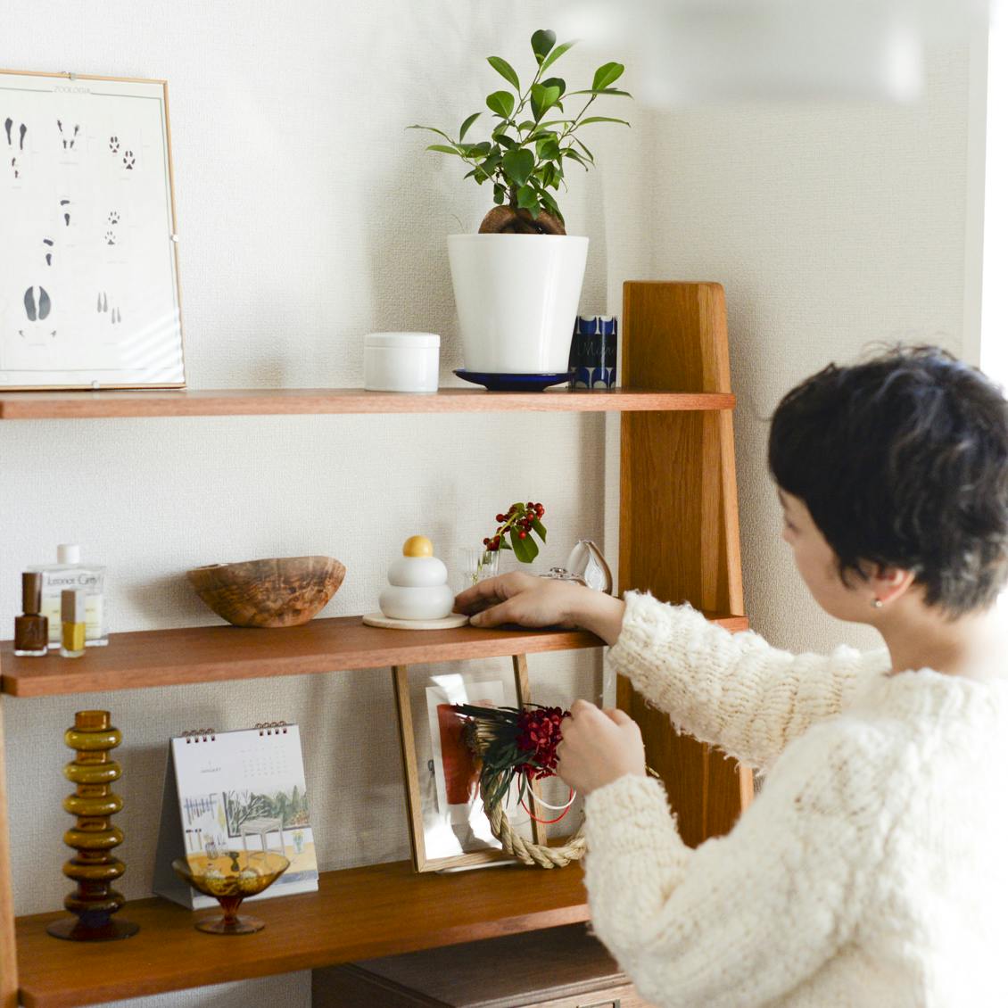 陶器でつくった小さな鏡もち（木の台座つき） - 北欧、暮らしの道具店