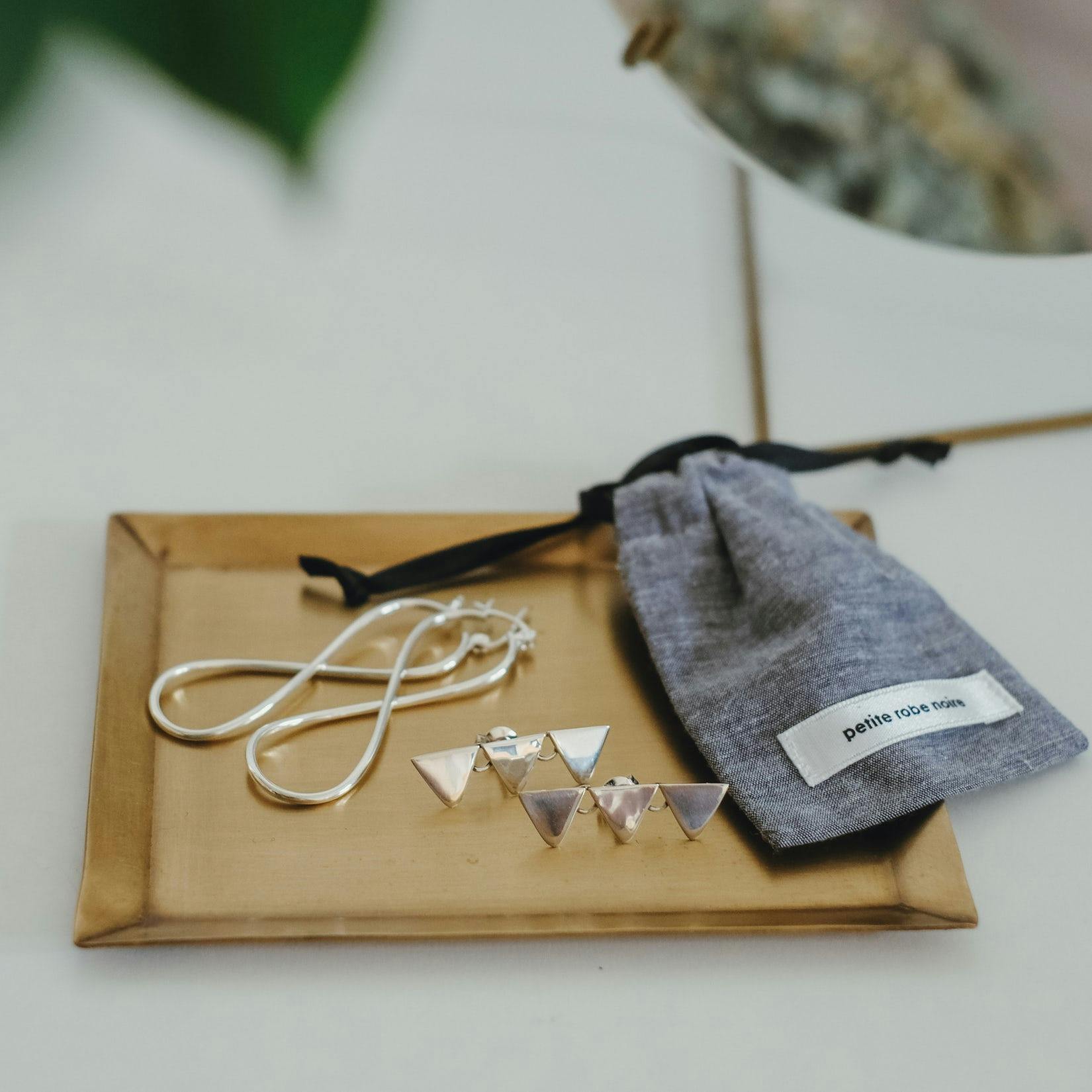 petite robe noire / シルバーピアス（8の字） - 北欧、暮らしの道具店