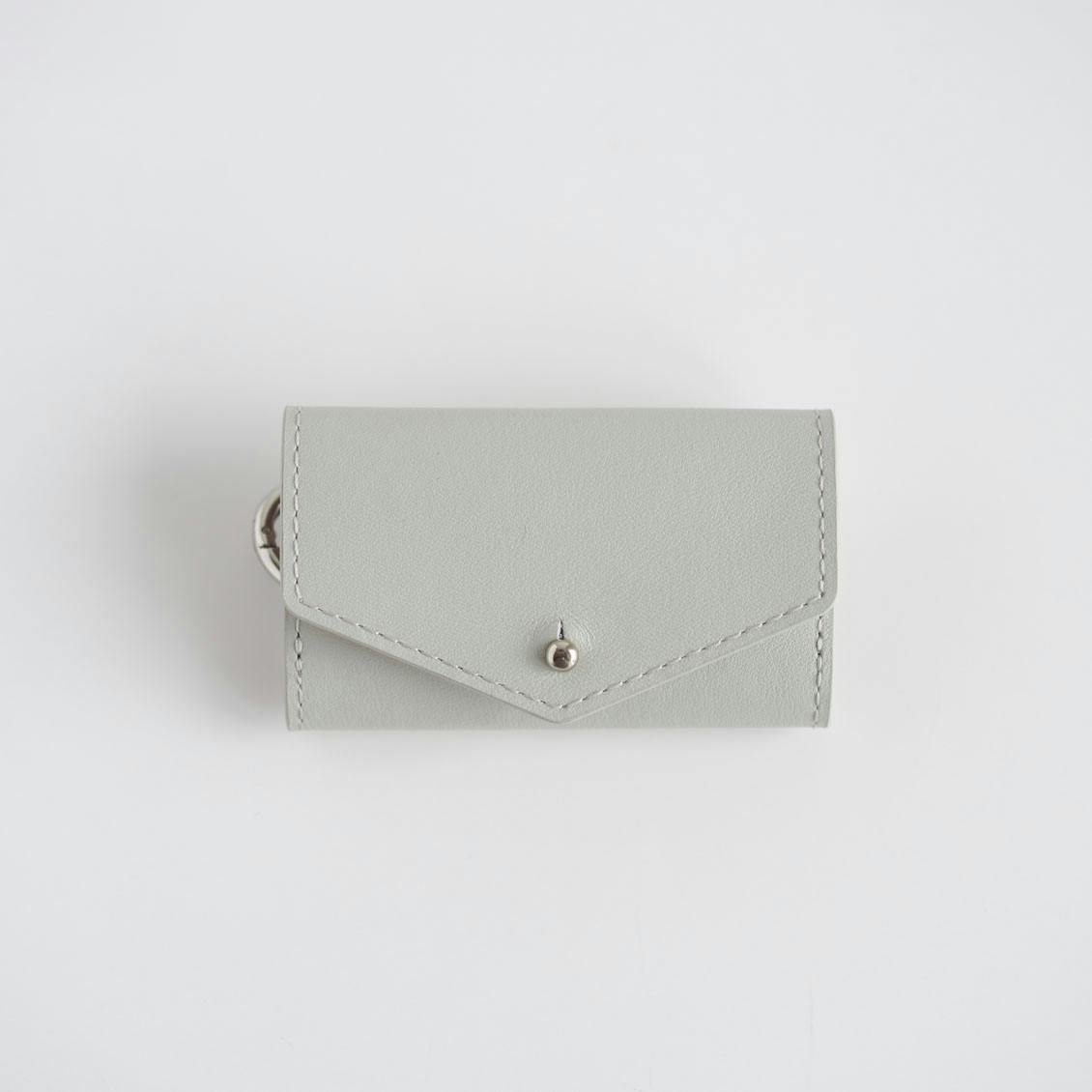 【取り扱い終了】「小さく見えて収納上手」本革のキーケース / ライトグレーの商品写真