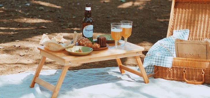 おしゃれピクニックが叶う♪ 持ち運びできるローテーブル