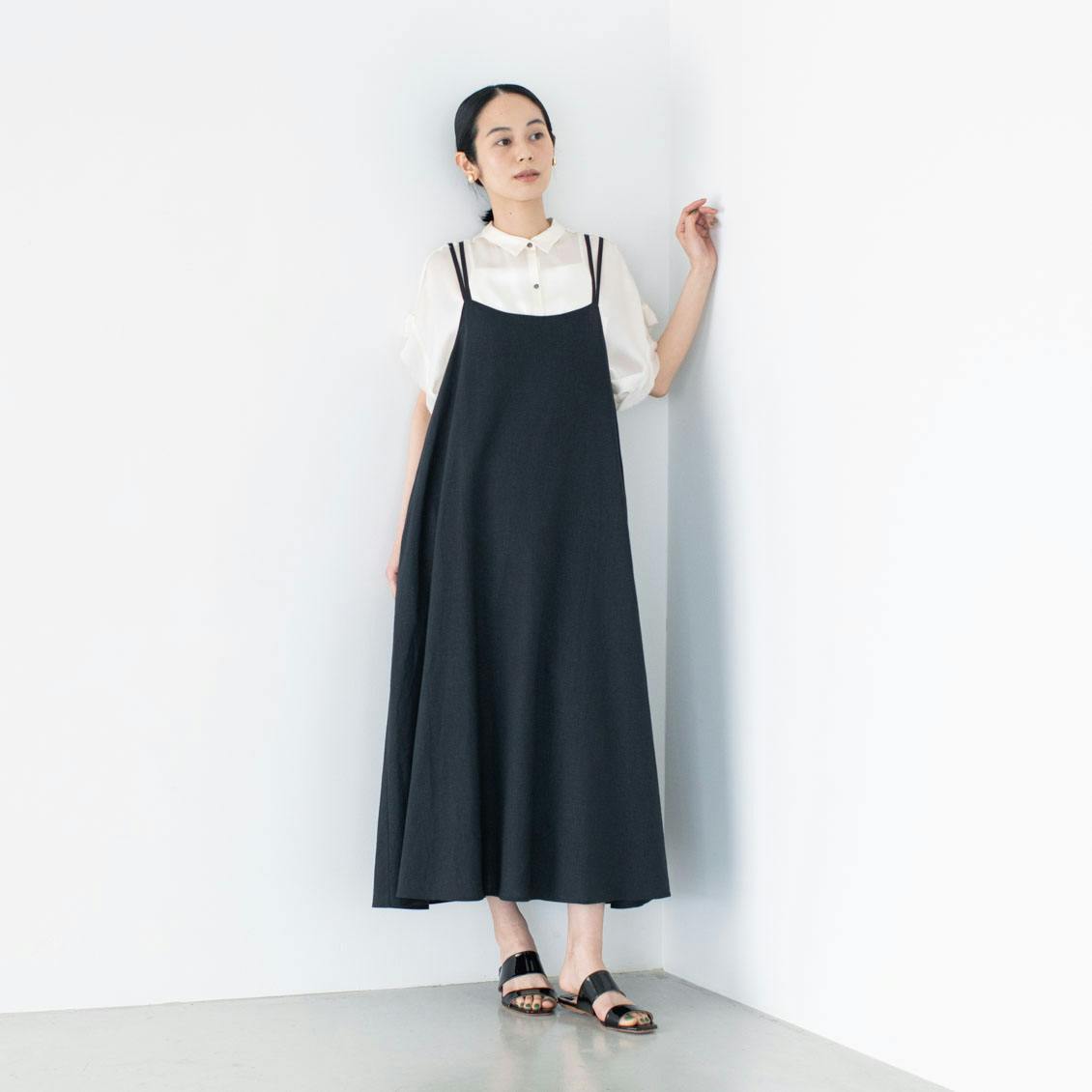 【今季終了】後ろ姿もとっておきのキャミソールワンピース（ブラック）の商品写真