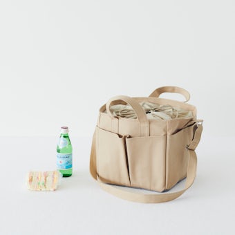 「シンプルだけど機能的」整とん上手なピクニックバッグ（ベージュ）の商品写真