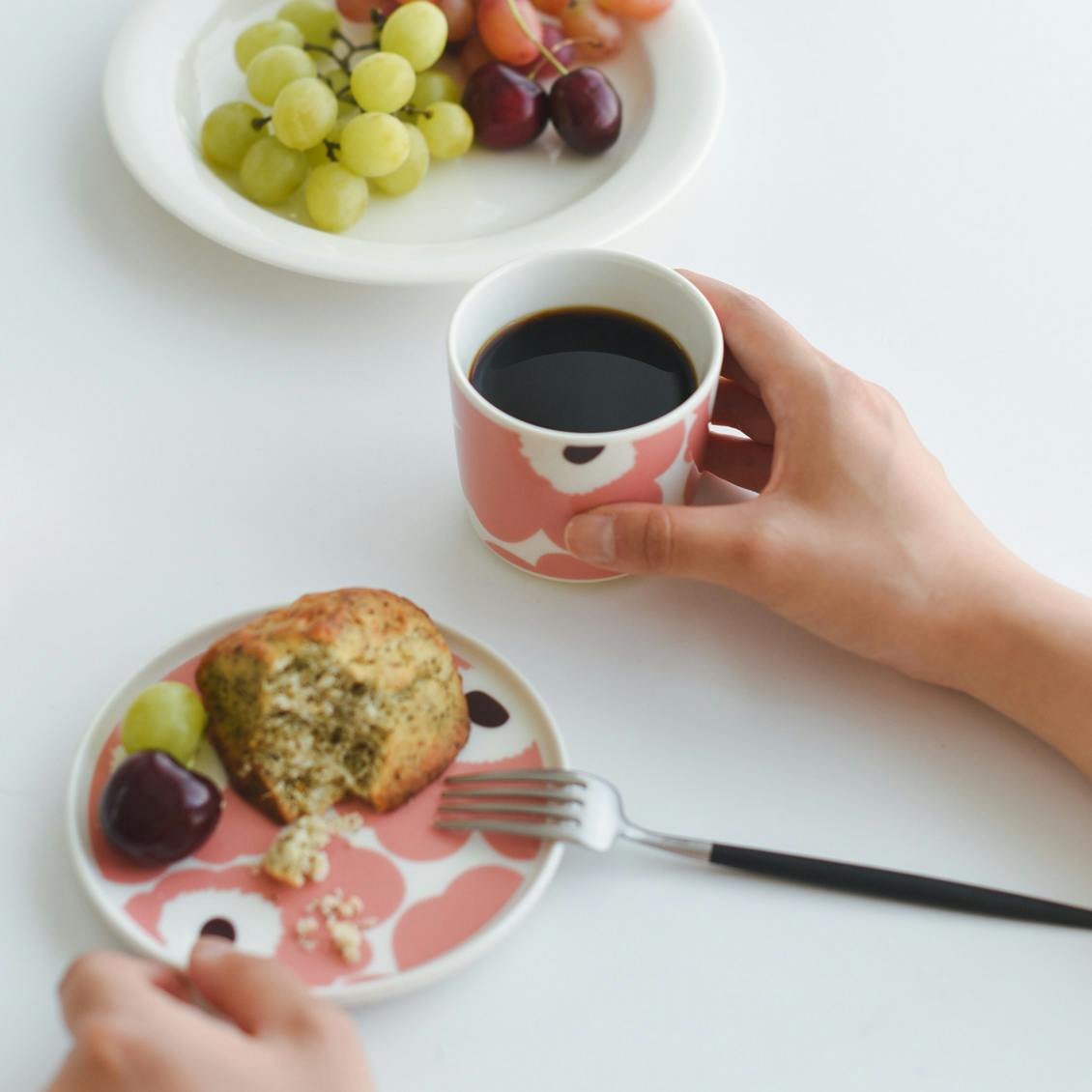 【新品未使用】マリメッコ　ウニッコ　ピーチ　ホワイト　ゴールド　プレート　セット marimekko / マリメッコ / UNIKKO / ウニッコ / プレート