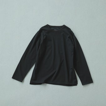 「一枚でも、重ねても」絶妙カラーの長袖カットソー / ブラックの商品写真