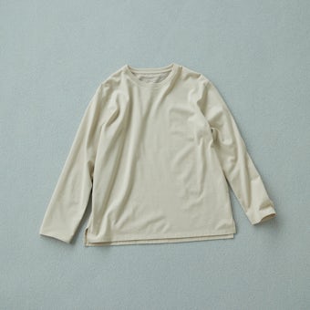 「一枚でも、重ねても」絶妙カラーの長袖カットソー / エクリュの商品写真