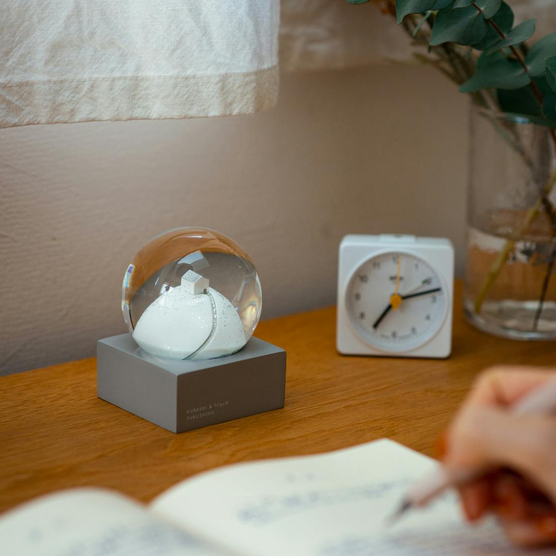 限定復刻】スノードーム 2022「丘の上の家から」 - 北欧、暮らしの道具店