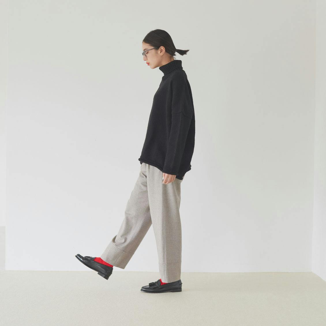 きちんとしながら、リラックス」ウエストゴムのウールパンツ - 北欧