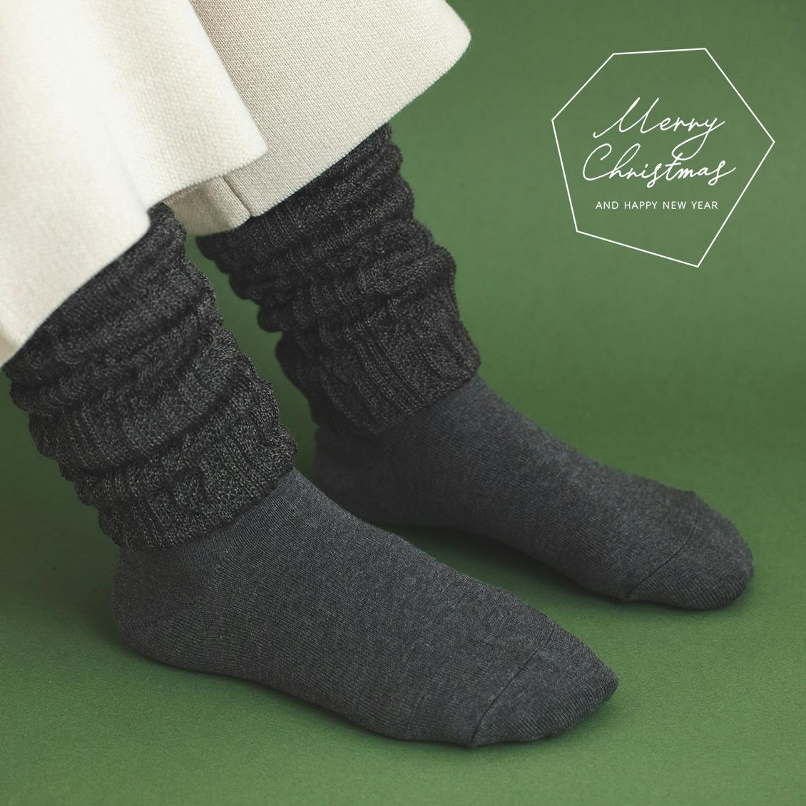 【取り扱い終了】【クリスマス限定ギフトバッグ】DRESS HERSELF / アンクルウォーマー（ダークグレー）の商品写真