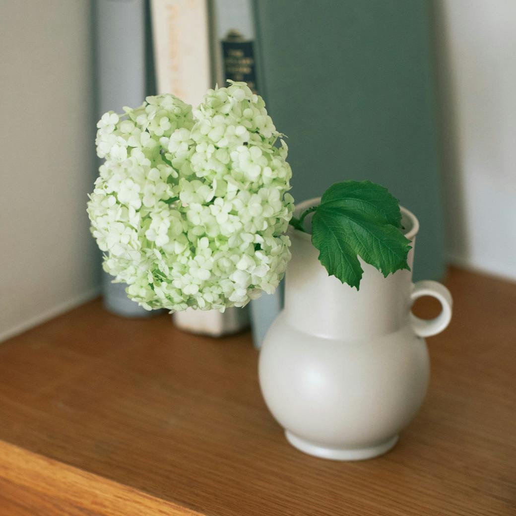 緑色の陶器製ピッチャー花瓶 ドイツで購入 緑色の陶器製ピッチャー花瓶 ドイツで購入