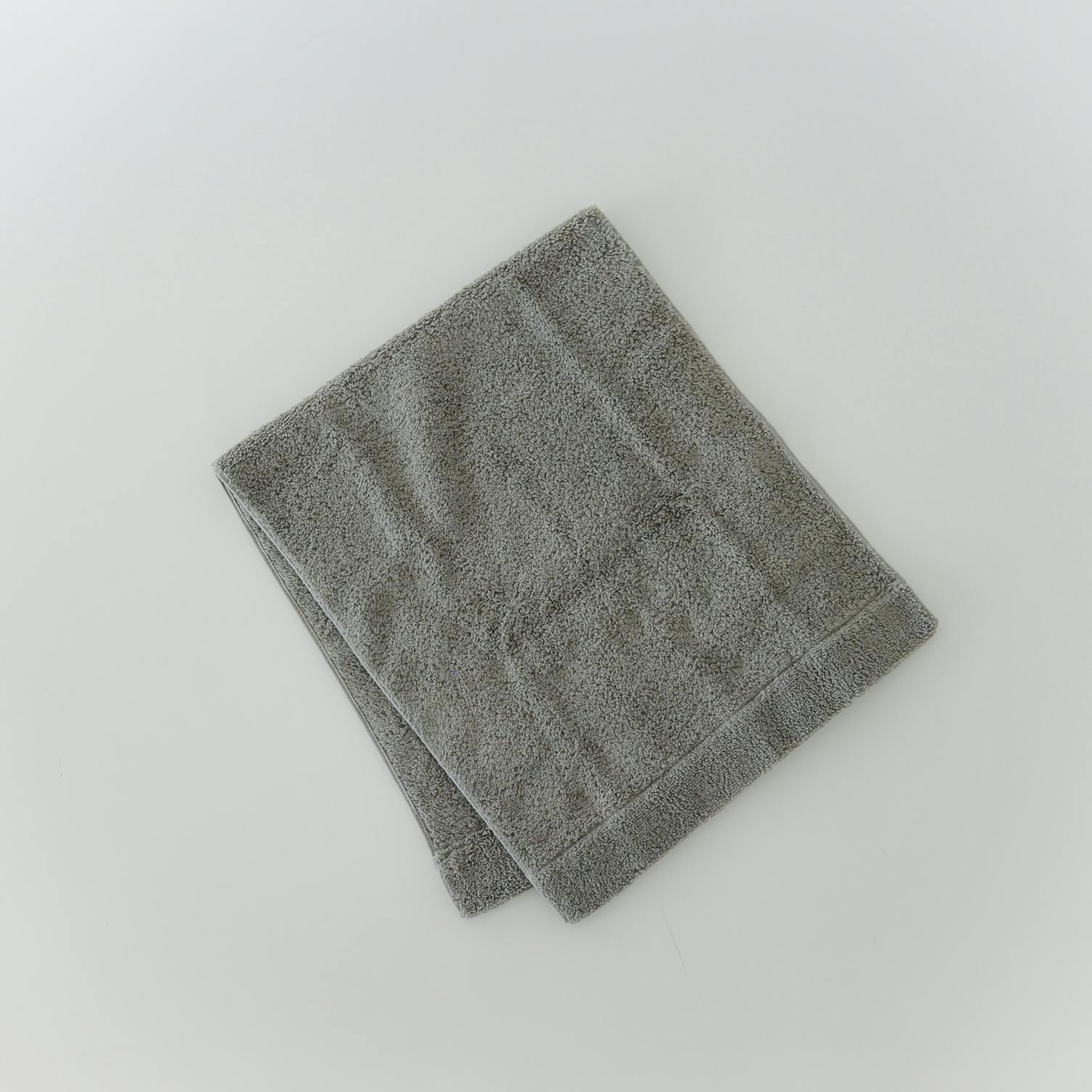 使うほどふかふか、オーガニックコットンのフェイスタオル（ウォームグレー）の商品写真