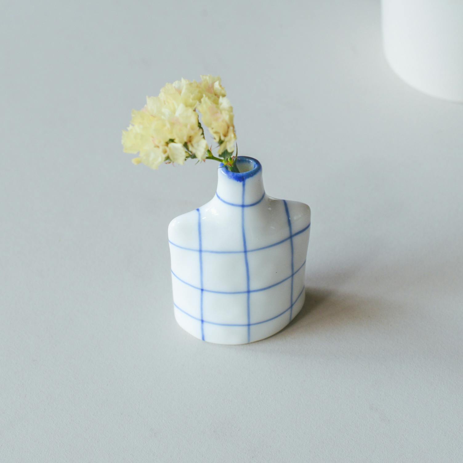 【取り扱い終了】染付の小さな花びん/チェックの商品写真