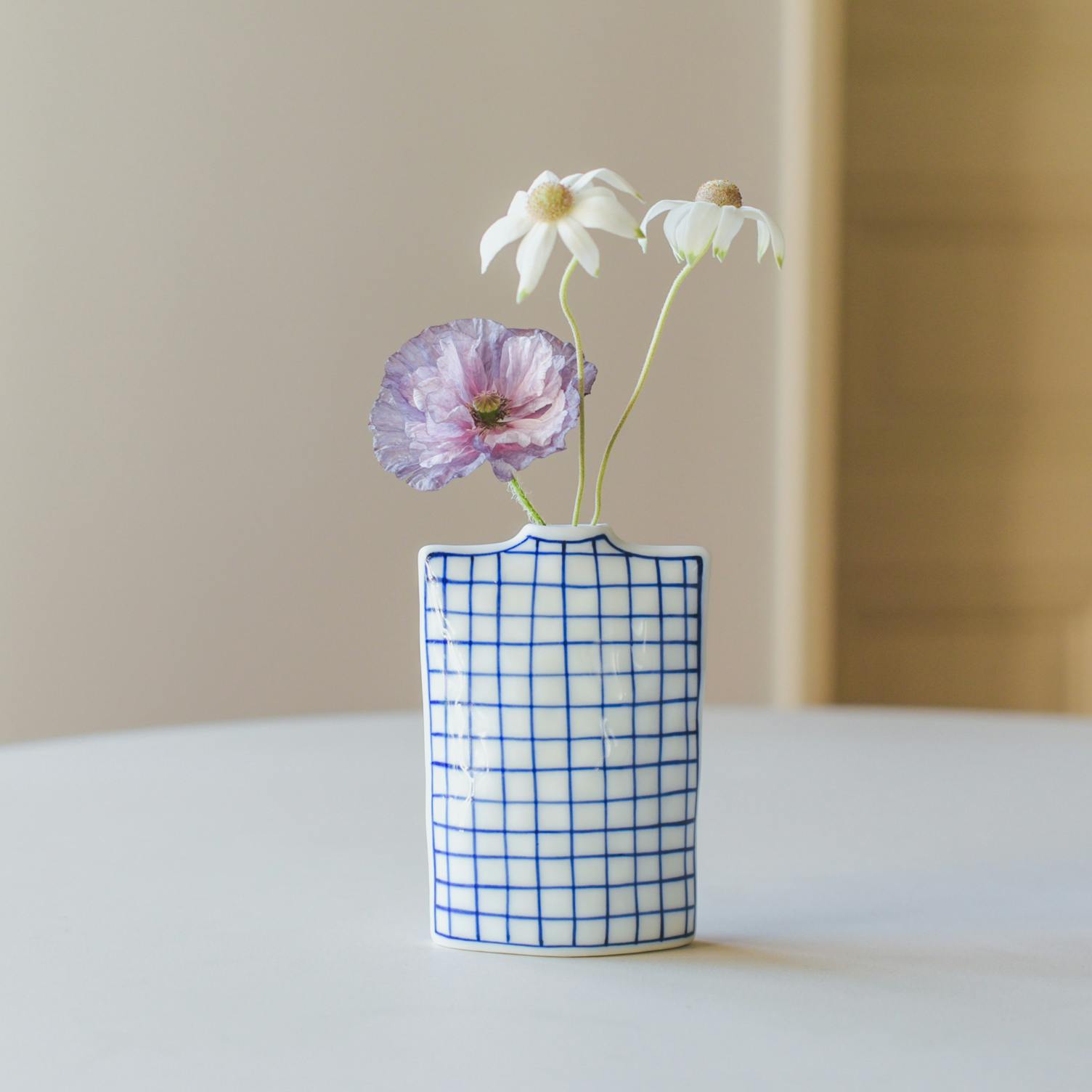 【取り扱い終了】染付のリバーシブル花びん（チェック/ライン）の商品写真