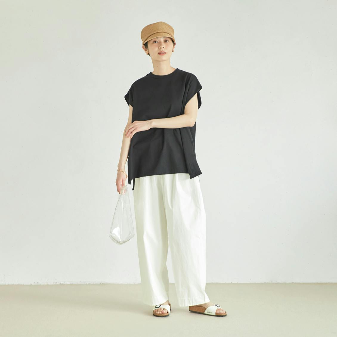 ⭐︎manon マノン　北欧暮らしの道具店　ブラック　フレンチスリーブカットソー⭐︎ manon のフレンチスリーブカットソー - 北欧、暮らしの道具店