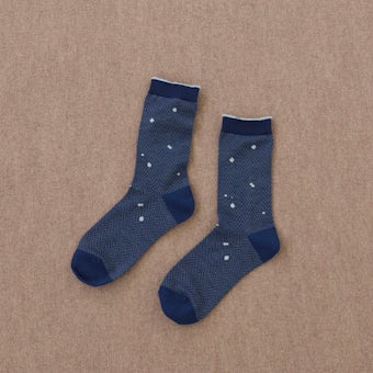 【今季終了】森に降る雪模様の靴下 / ミッドナイトの商品写真