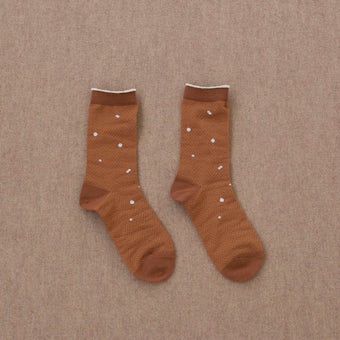 【今季終了】森に降る雪模様の靴下 / パンプキンの商品写真