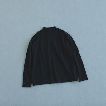 【今季終了】「一枚でも、重ねても」絶妙カラーのモックネックカットソー / ブラックの商品写真