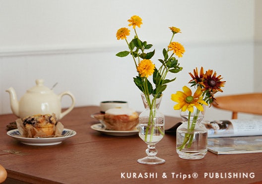 KURASHI&Trips PUBLISHING / 「 “好き” が見つかる、広がる」ちいさなガラスの花びんの画像
