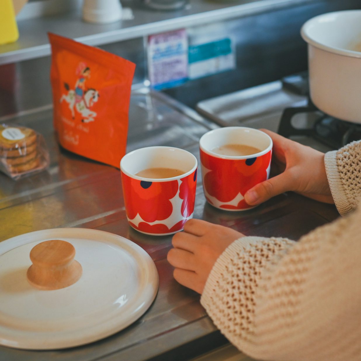 marimekko / マリメッコ / ラテマグ2個セット(レッド、ブラック marimekko / マリメッコ / ラテマグ2個セット(レッド、ブラック