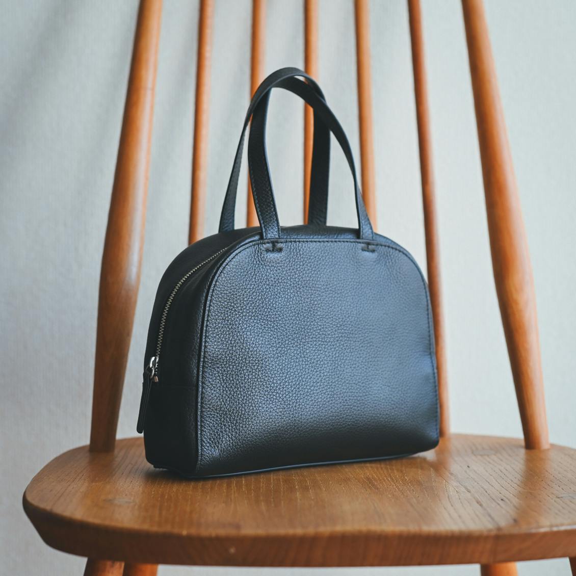 北欧、暮らしの道具店 レザーのミニハンドバッグ / ボストン 装いを、ちょっと特別に」レザーのミニハンドバッグ / ボストン - 北欧