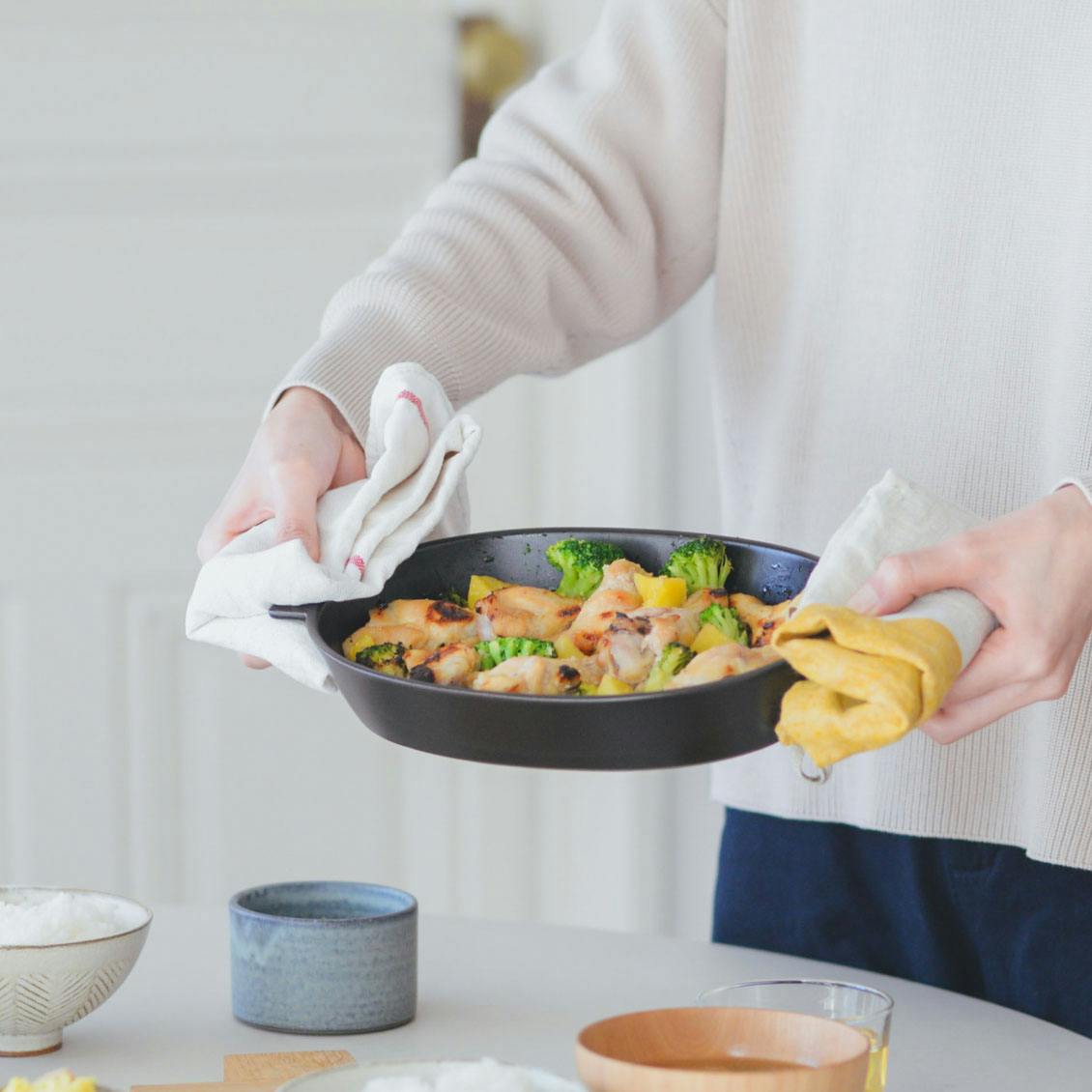 ⋱値下げしました⋰北欧、暮らしの道具店　originalオーバル皿“26㌢” 平日夜のわたしの味方」おかずが引き立つオーバルプレート