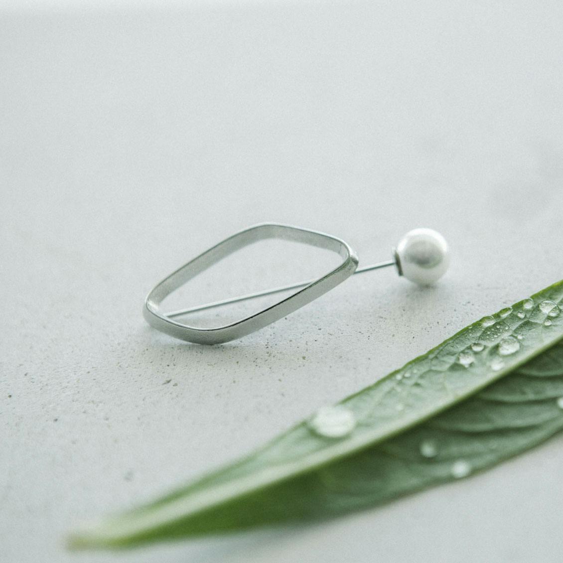 朝露（あさつゆ）モチーフのピンブローチの商品写真