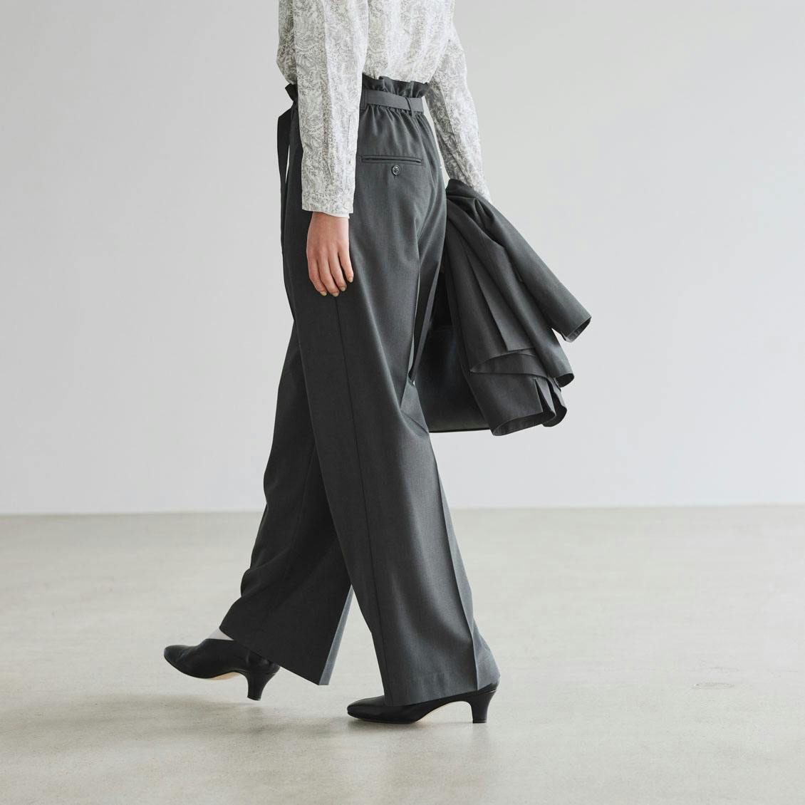 自分らしく、凛としたい」ベルト付きのオフィスパンツ（セットアップ