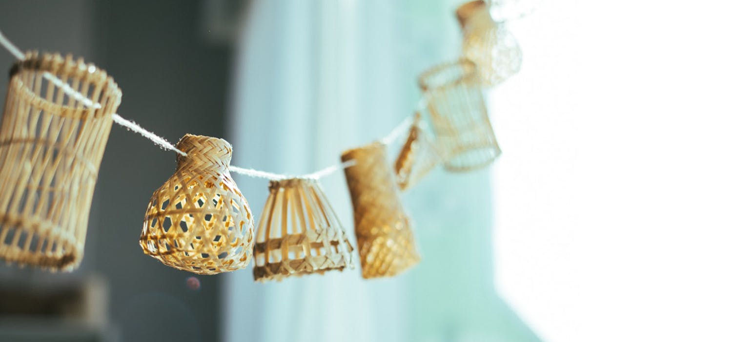目が合うだけできゅんとする、小さなカゴのガーランド