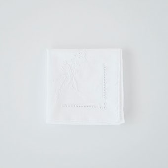 「手元に、ささやかな野花を」刺繍のハンカチ / ホワイトの商品写真