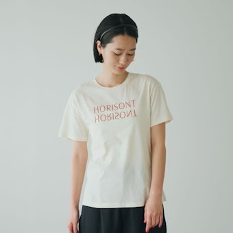 「夏の大人に、アクセント」なめらか素材のロゴTシャツ / キナリの商品写真
