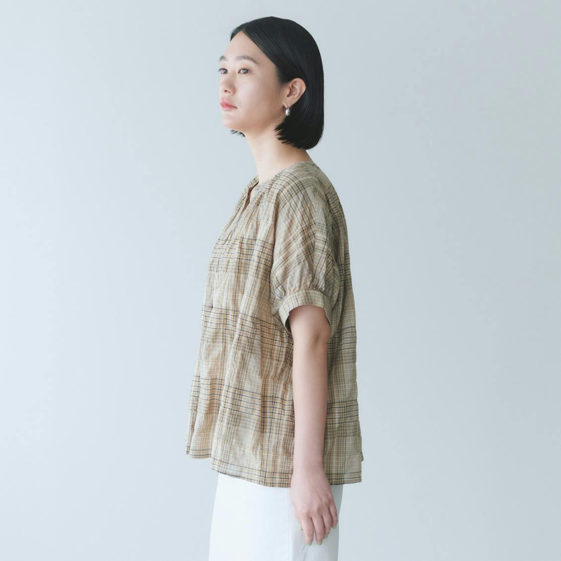 【北欧、暮らしの道具店】大人のための柄ブラウス 夏の味方になる、涼しげブラウス」チェック柄のプルオーバー