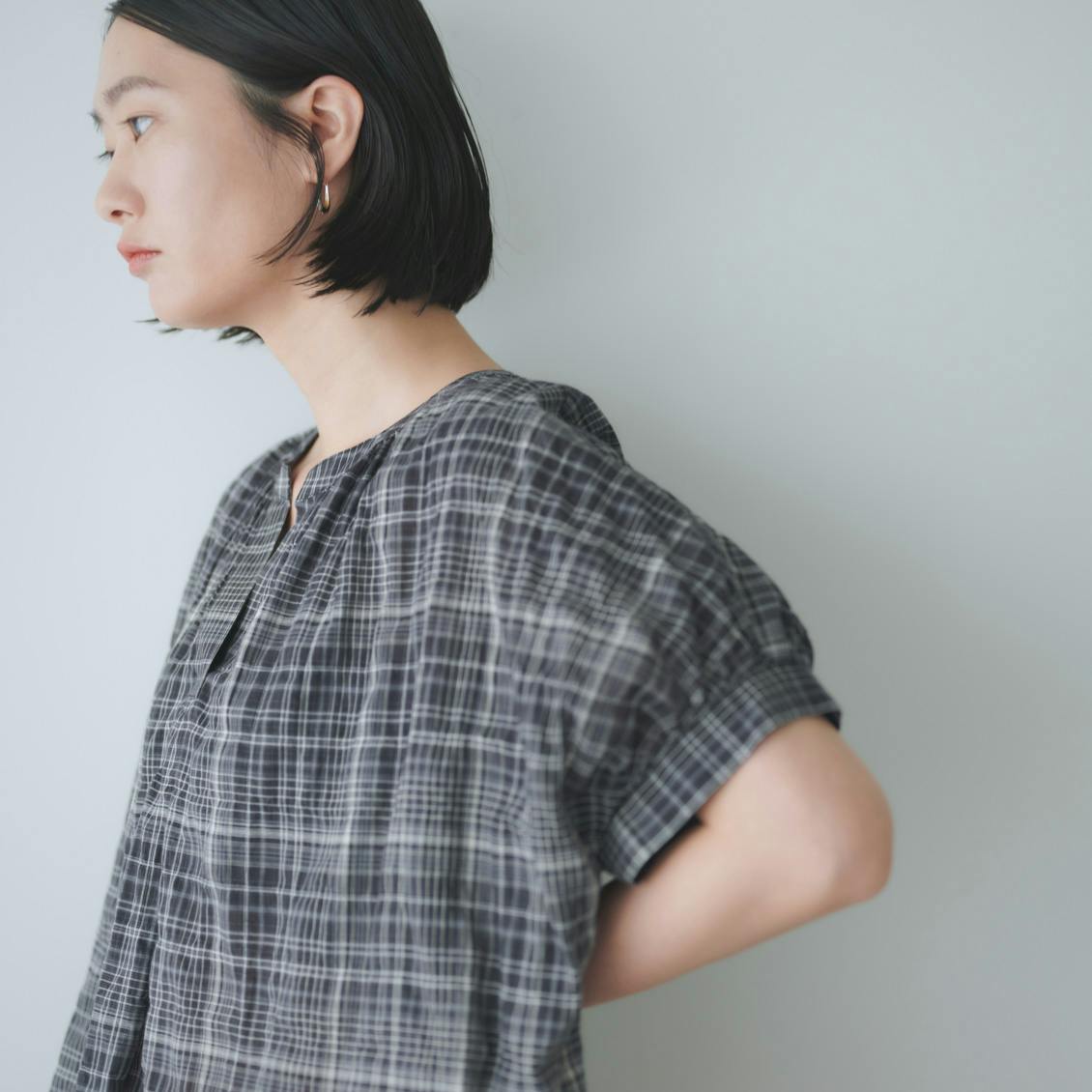 夏の味方になる、涼しげブラウス」チェック柄のプルオーバー 夏の味方になる、涼しげブラウス」チェック柄のプルオーバー