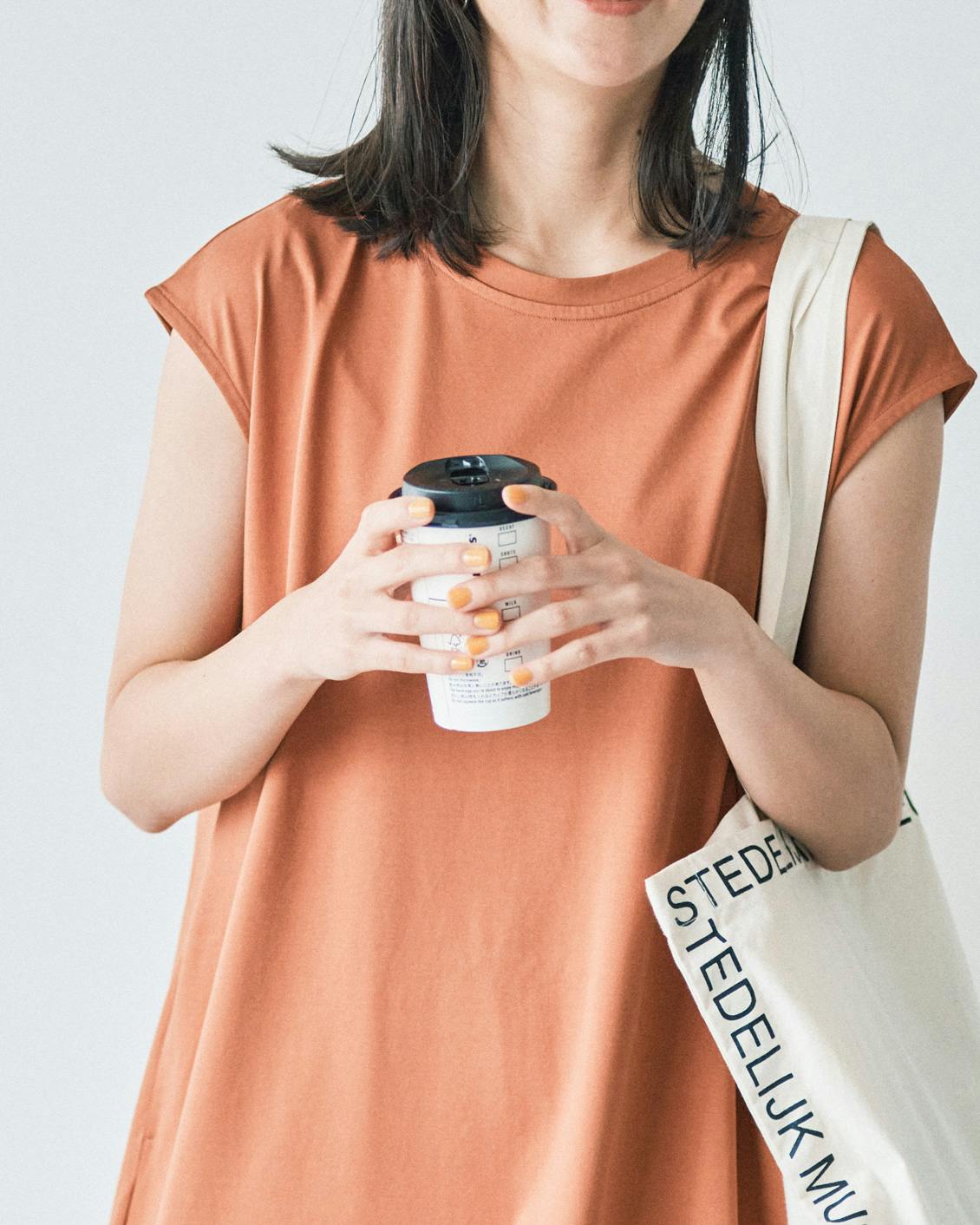 この軽さが、うれしい」絶妙フレンチスリーブのカットソー