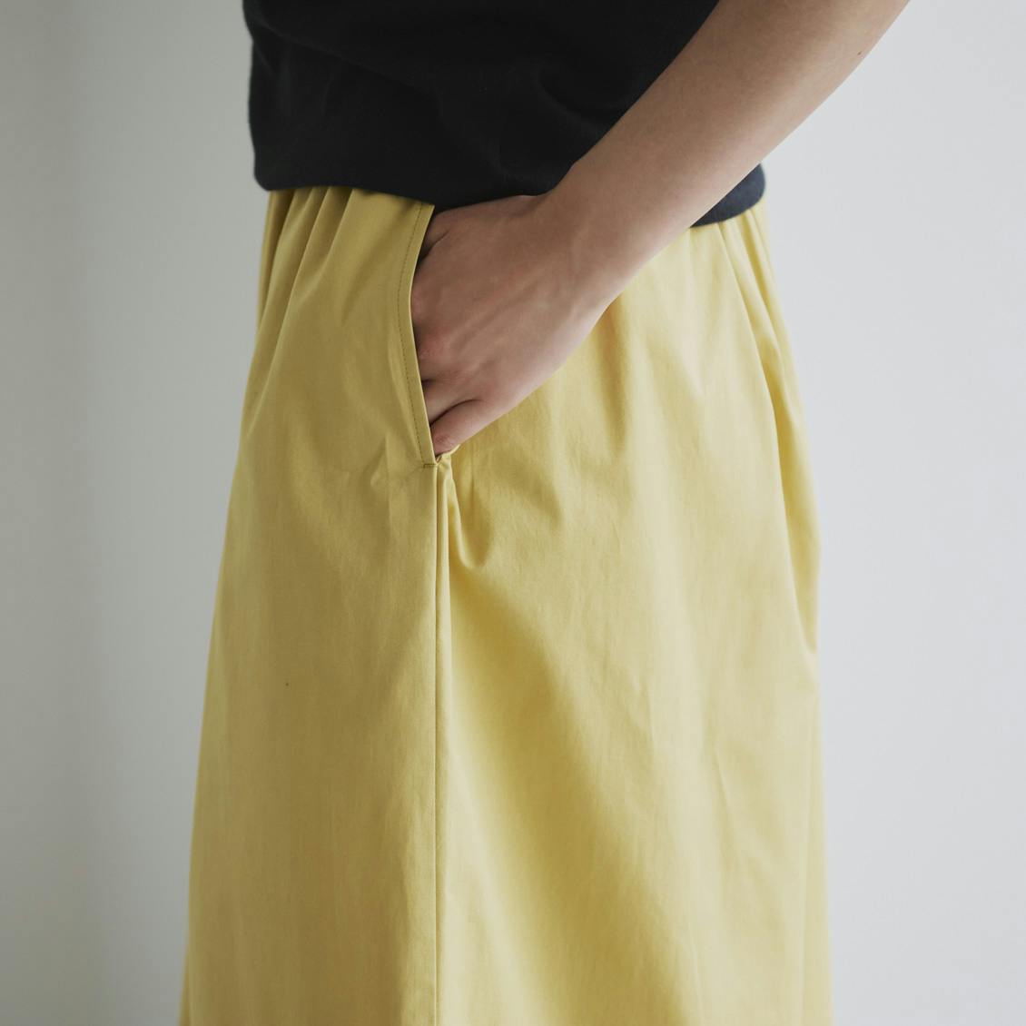 風が通る、かろやかさ」コットンのワイドパンツ（ネイビー