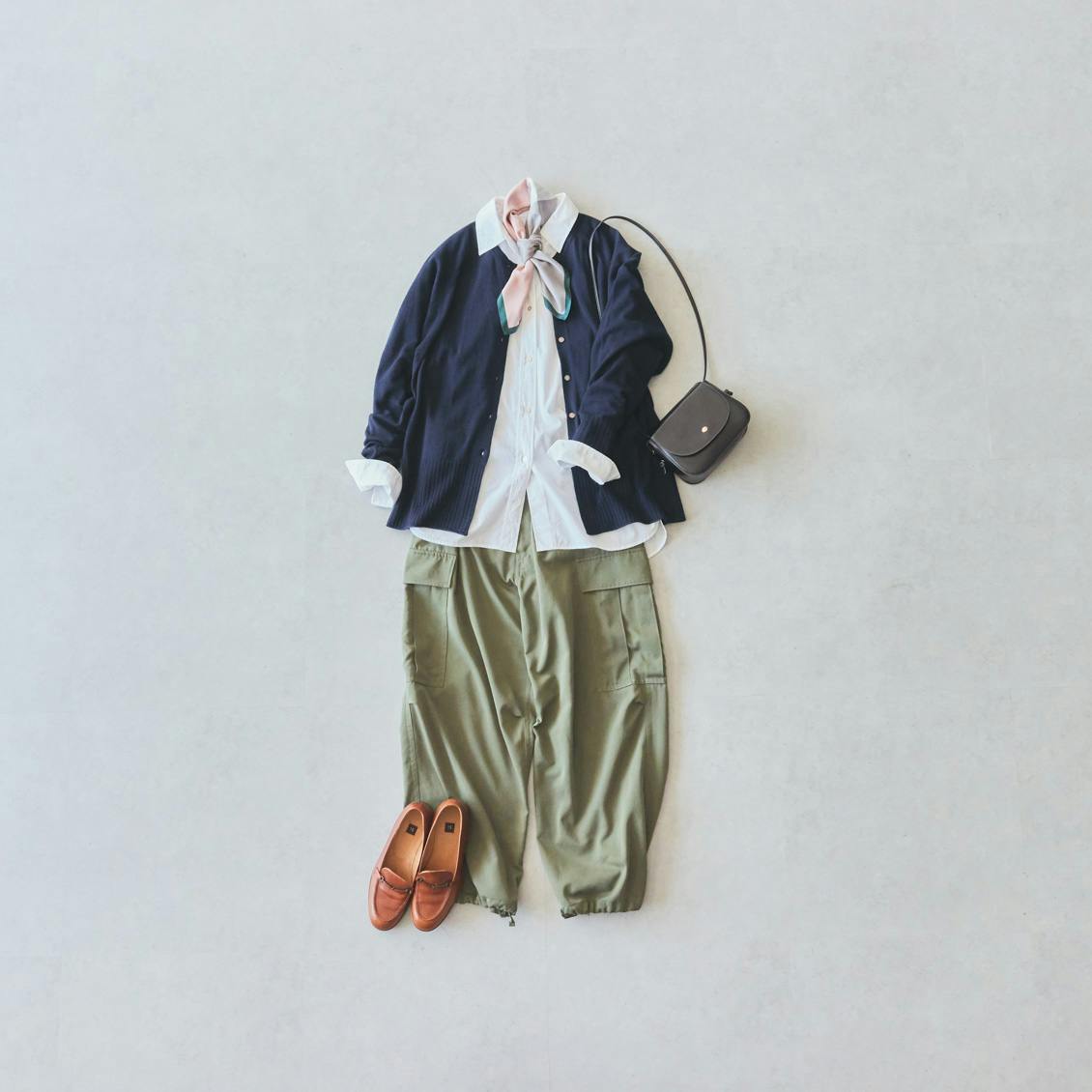 北欧、暮らしの道具店開けても閉じても、コーデがまとまるカーディガン