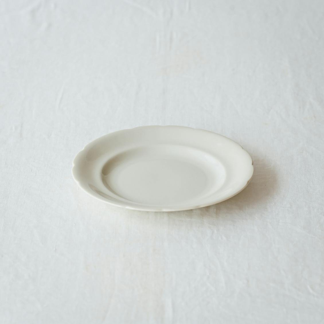 FOOD FOR THOUGHT 花リムプレートM（21cm） - 北欧、暮らしの道具店