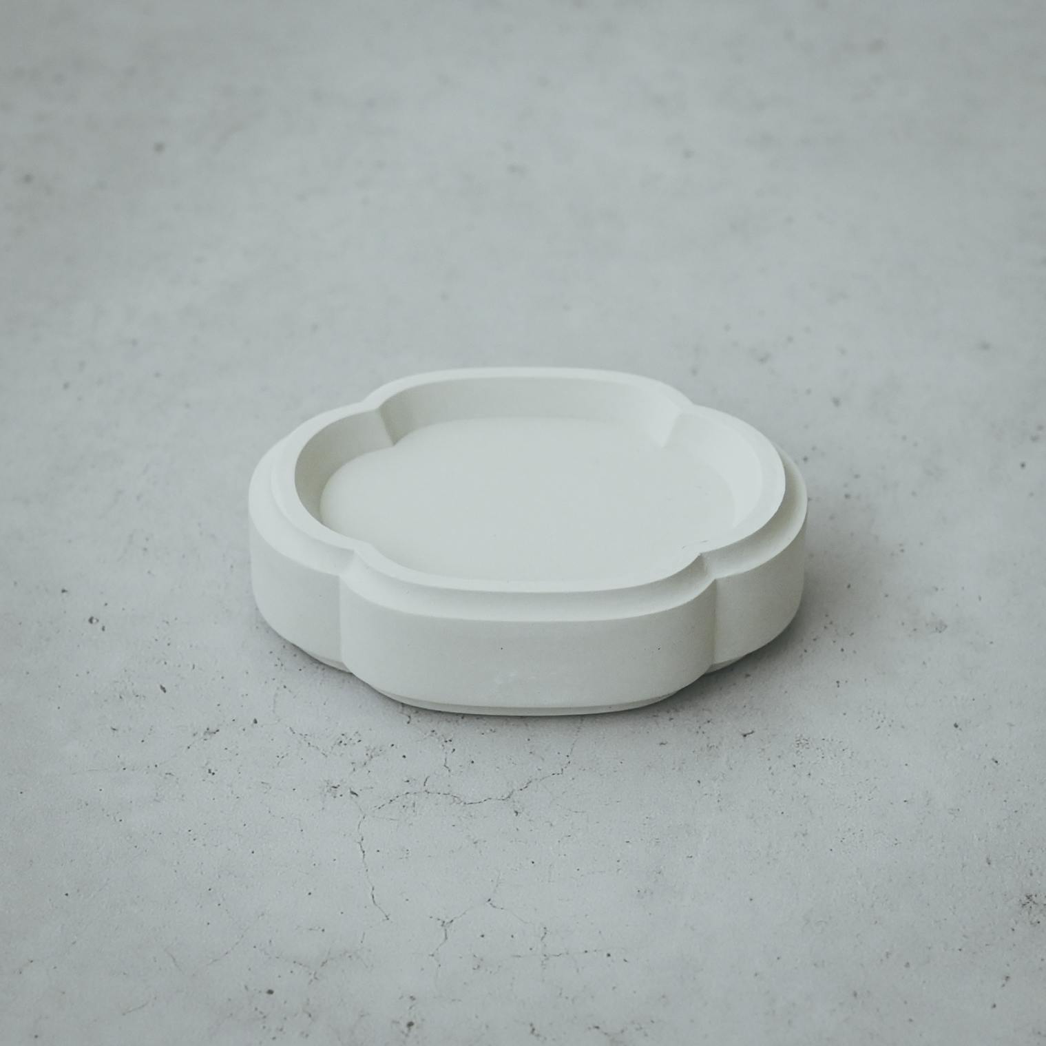 珪藻土でつくった、ちいさなアロマストーン / グレーの商品写真