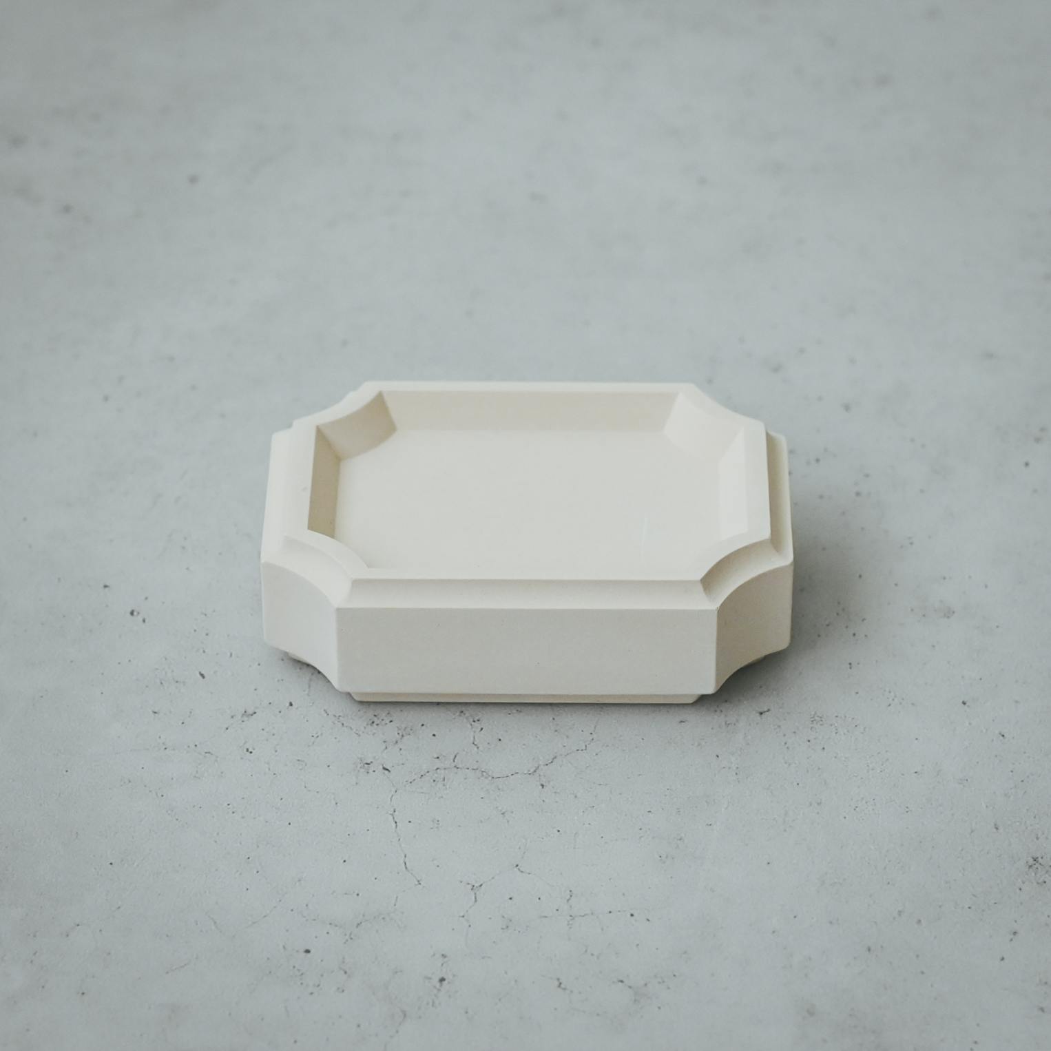 珪藻土でつくった、ちいさなアロマストーン / ピンクベージュの商品写真