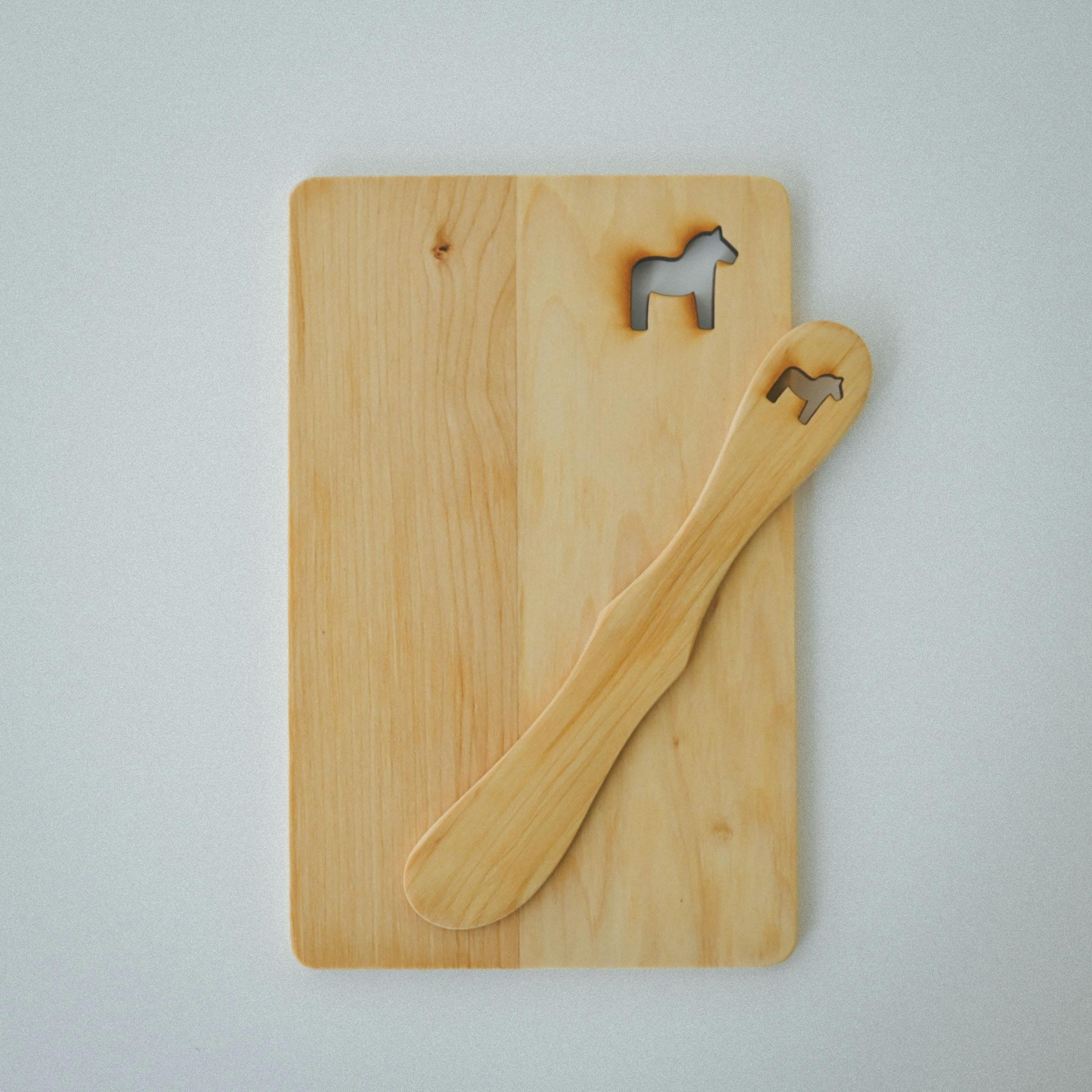 ヘムスロイド / SKANDINAVISK HEMSLOJD / バターナイフ＆ボードセット（ダーラナホース）の商品写真