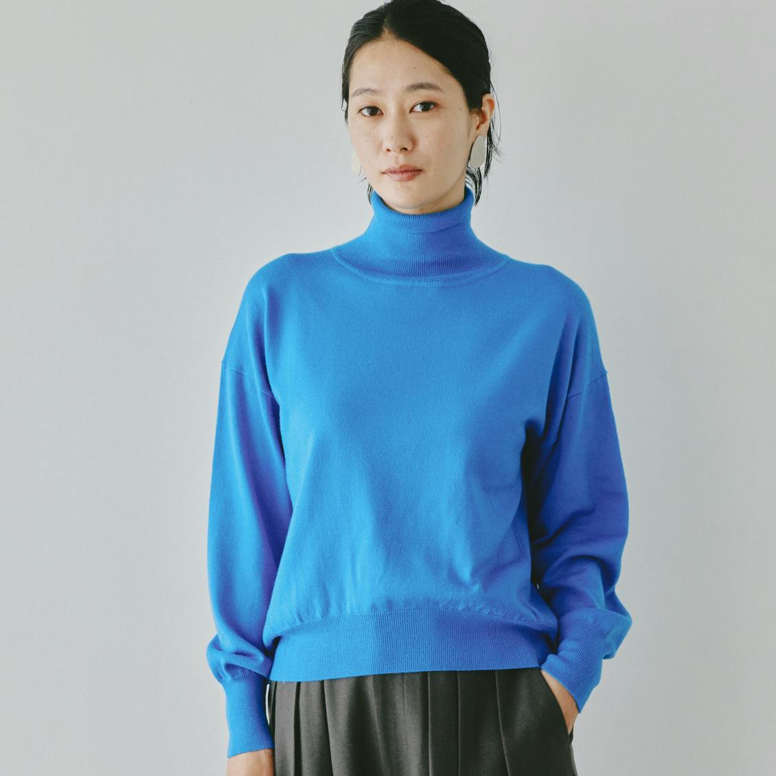 今も、これからも、私の定番」着回し広がるハイネックニット - 北欧