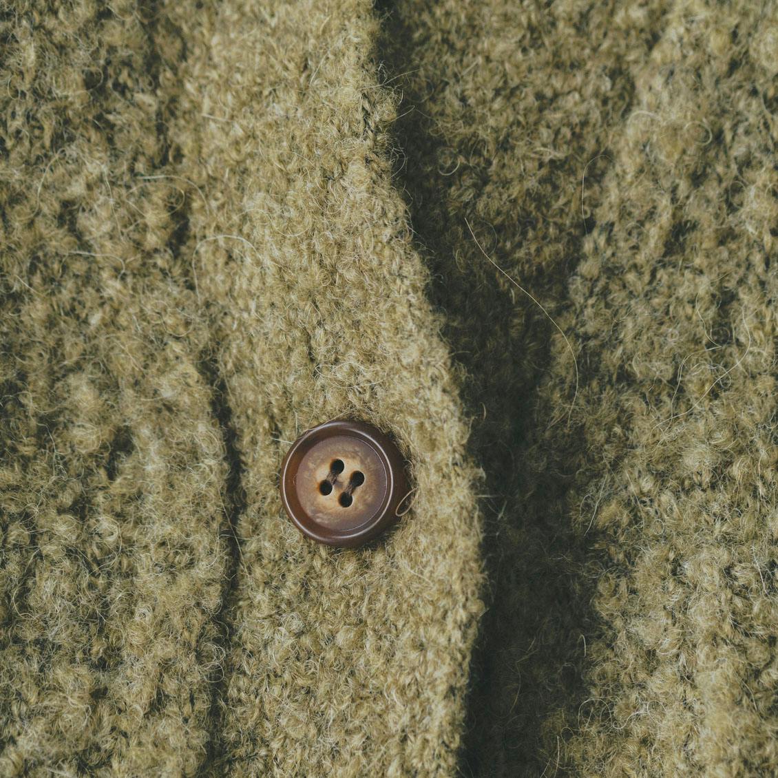 やわらかに、品よく」アルパカ混のブークレカーディガン - 北欧