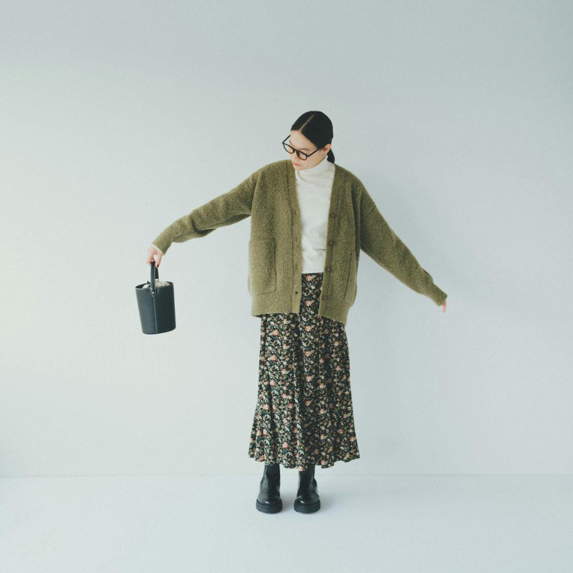 北欧暮らしの道具店　アルパカ混のプークレカーディガン　グリーン やわらかに、品よく」アルパカ混のブークレカーディガン - 北欧