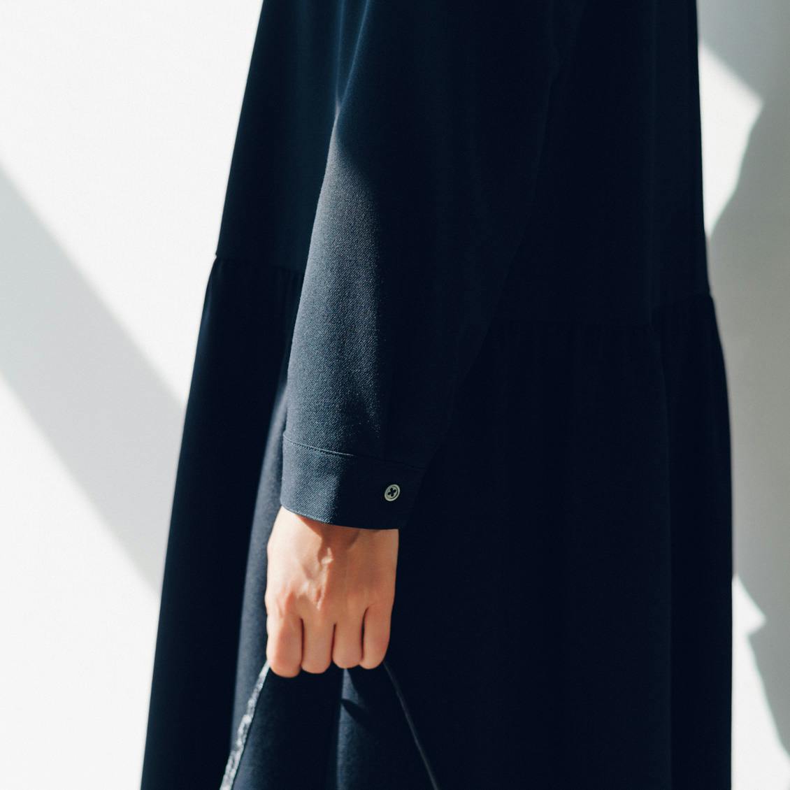 【美品】北欧暮らしの道具店 シワになりにくいフォーマルワンピース Tネイビー 私らしく、ハレの日を」シワになりにくいフォーマルワンピース