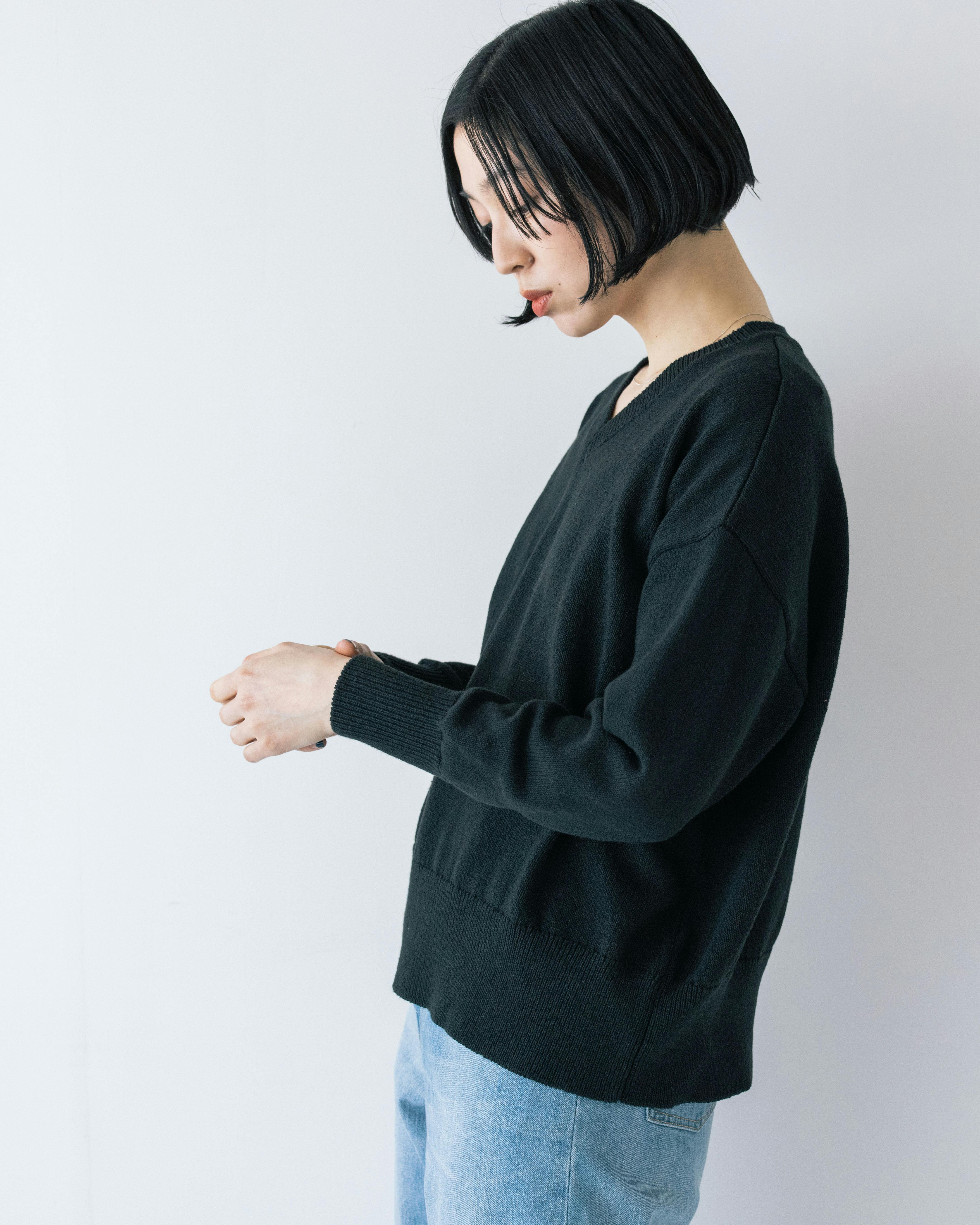 春がはじまる、絶妙Vネックのコットンニット / オフホワイト