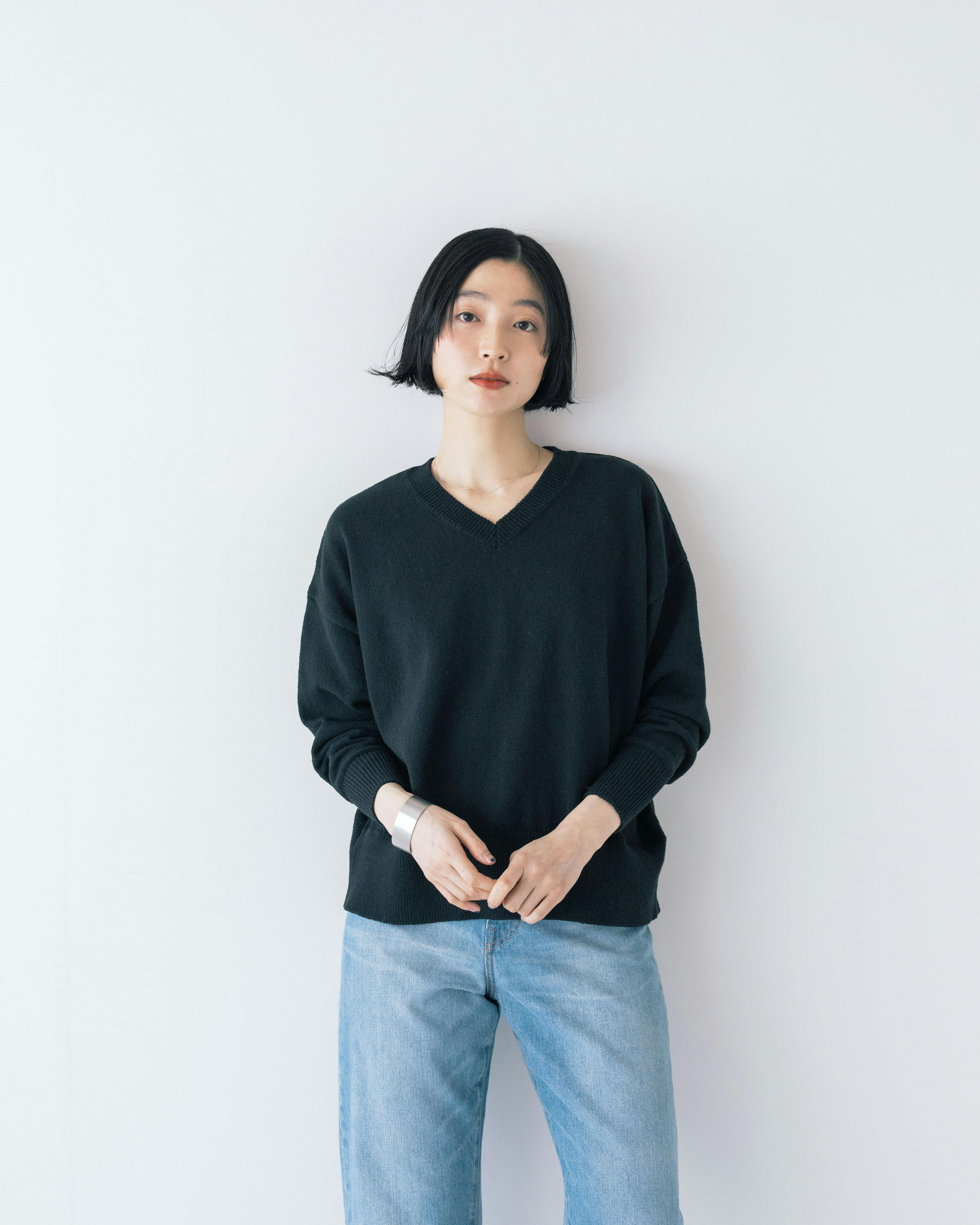 春がはじまる、絶妙Vネックのコットンニット / オフホワイト