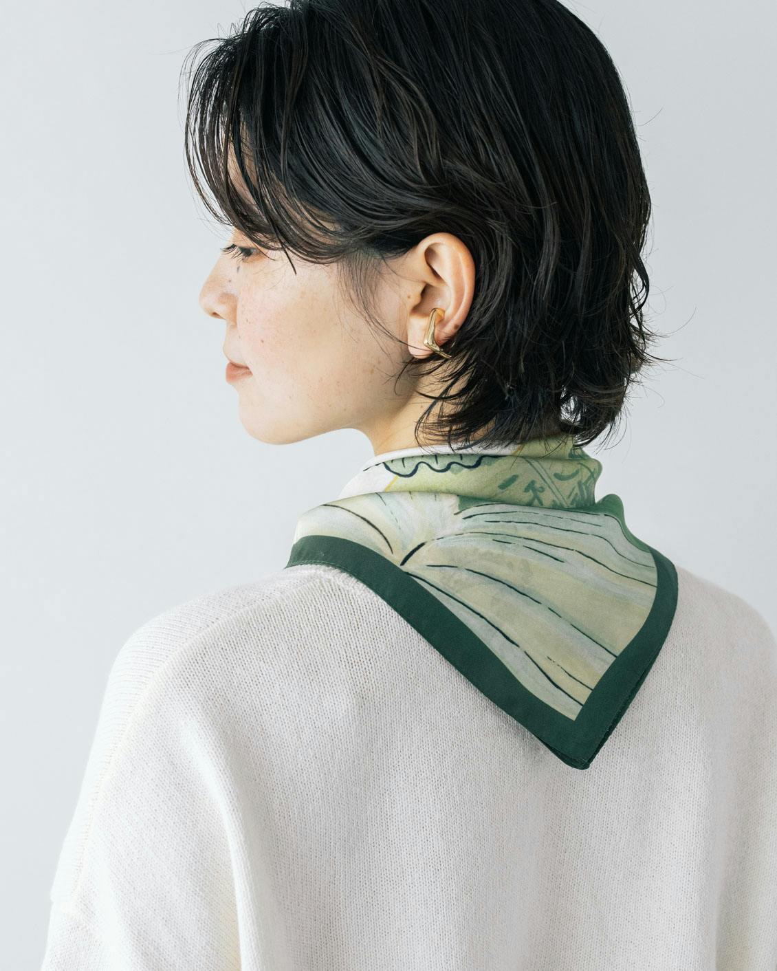 日常に、ひとさじの憧れを」色づかいにこだわったシルクスカーフ